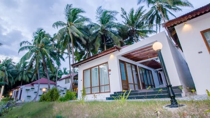 SUMMER SANDS BEACH RESORT, 