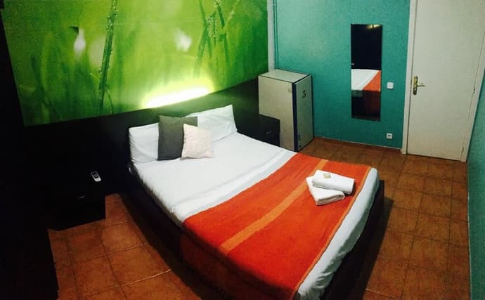 SUN & MOON HOSTEL, 