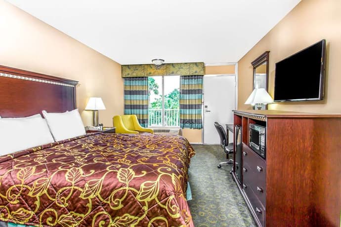 DAYS INN BY WYNDHAM FORT LAUDERDALE AIRPORT CRUISE PORT, 