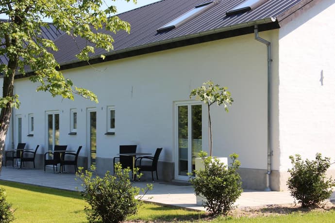 272 Bed & Breakfast, 