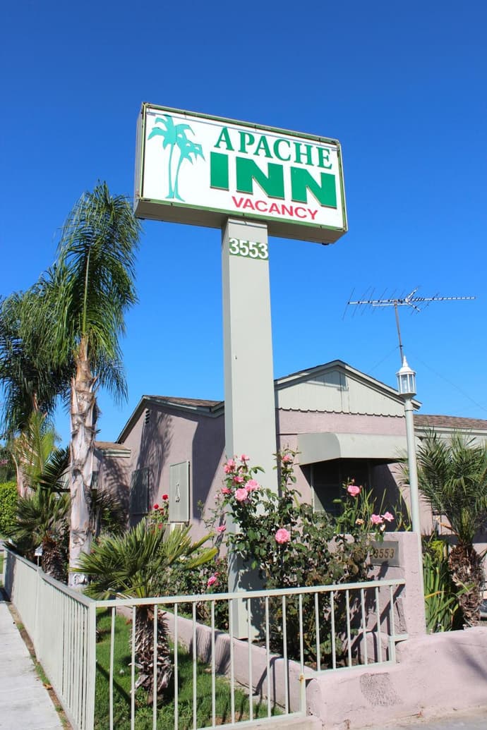 Apache Inn, 