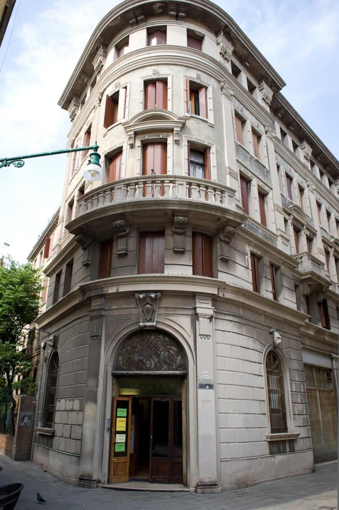 Ostello Domus Civica, 