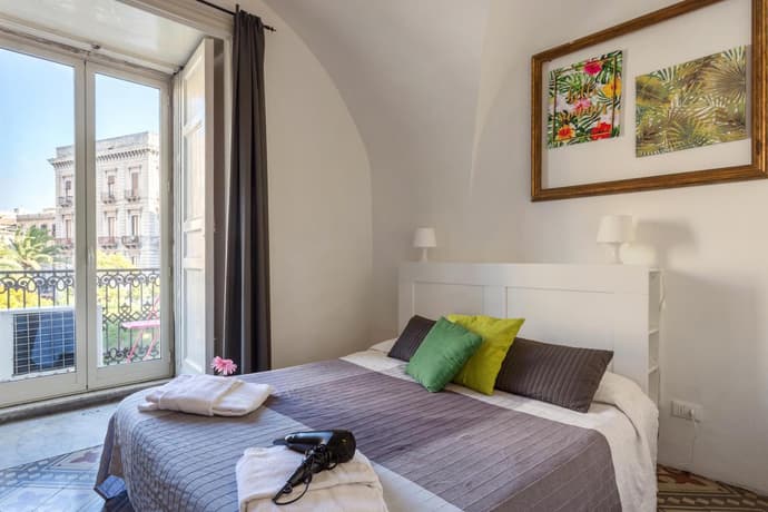 Da Gianni e Lucia Rooms with bathroom in the city center, 