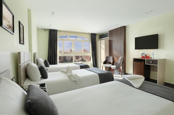 Brothers Pyramids View, 