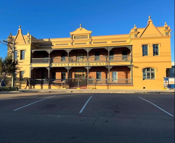 Hotel Australasia, 