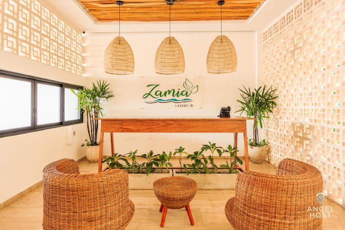 Chic Condotel with Roof Pool 10-Min Walk to Beach, 