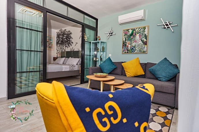 Parrot's House- Yumbo center, 