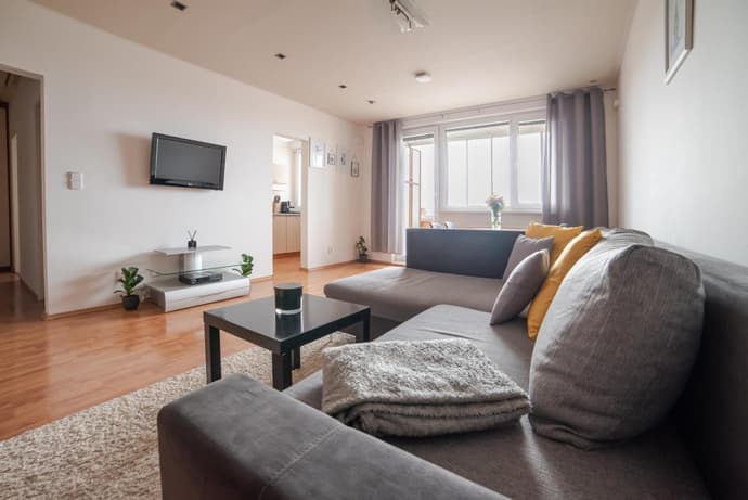 Strawberry Apartment, 