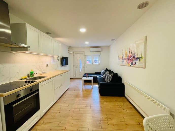 Red app by Alex Rafel, close to the bus station, 