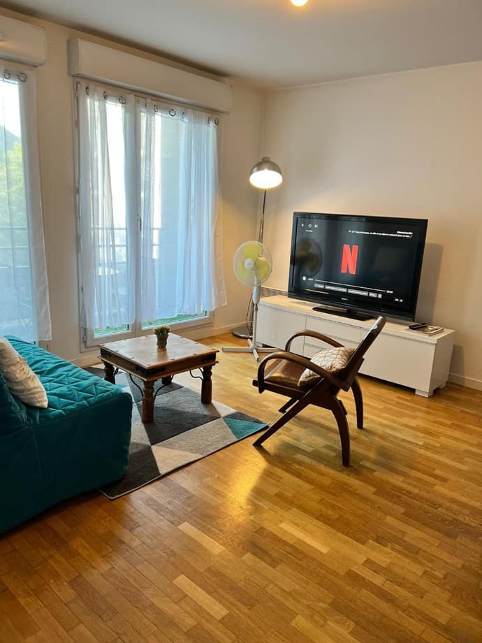 appartement 2 pièces 5min gare val d'Europe parking inclus, 