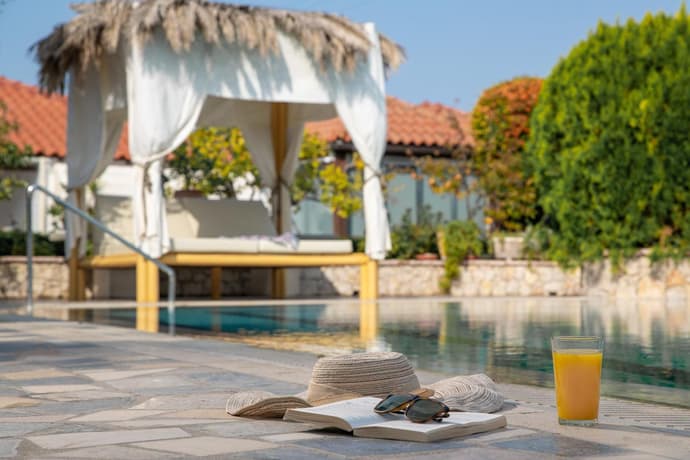 Elefteria Apts & Suites, 