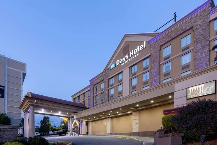 Days Hotel by Wyndham North Bergen, 