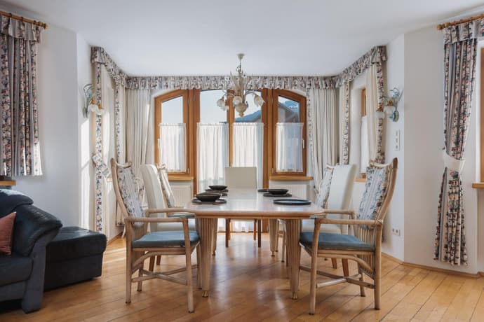 Alpenvilla Large Family Apartment - by Familiaris- Pools 500 meters, 