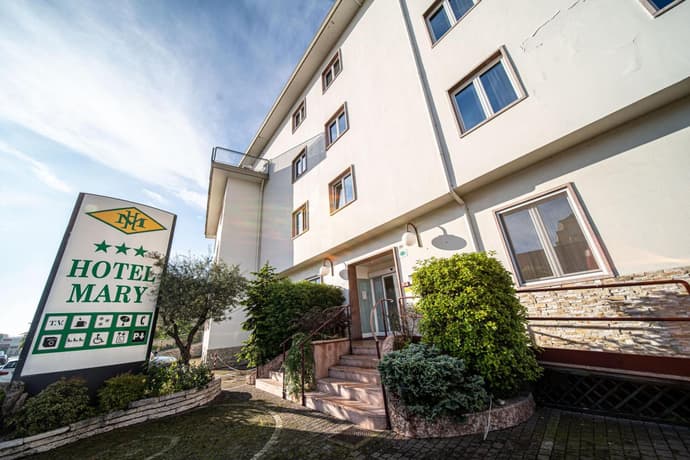 Hotel Mary, 