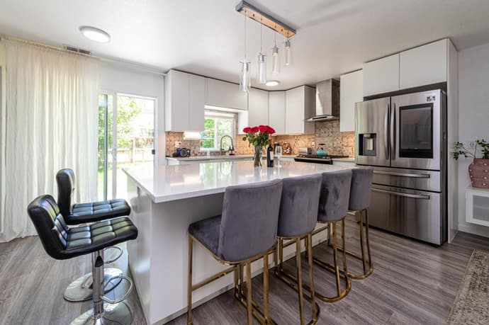 The Lake House - Modern Retreat near Denver Airport, 