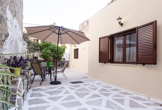 Kalliston City House with a Yard, 