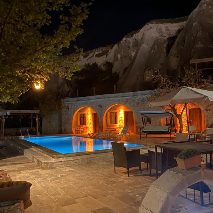 Seven Rock Cave Hotel, 