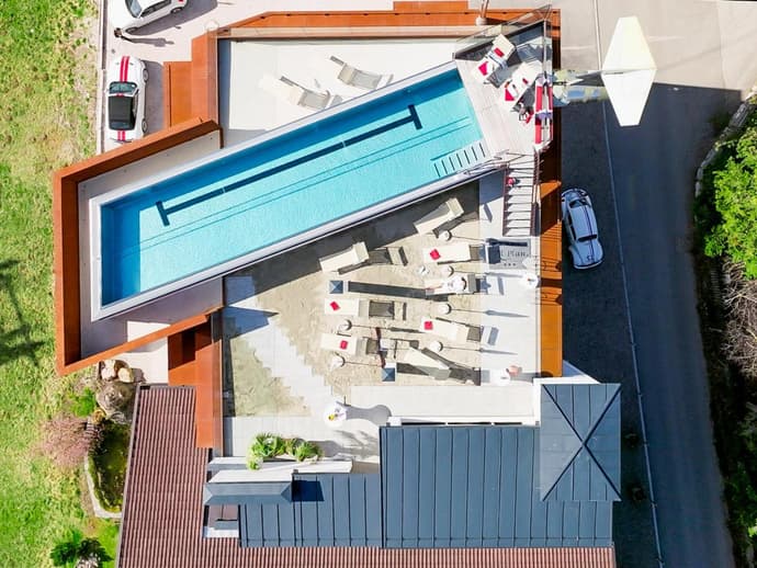 Al Plan, A mountain moving hotel, 