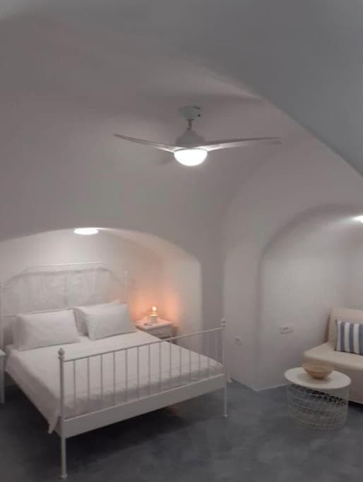 Unique small stonehouse at Thira, 