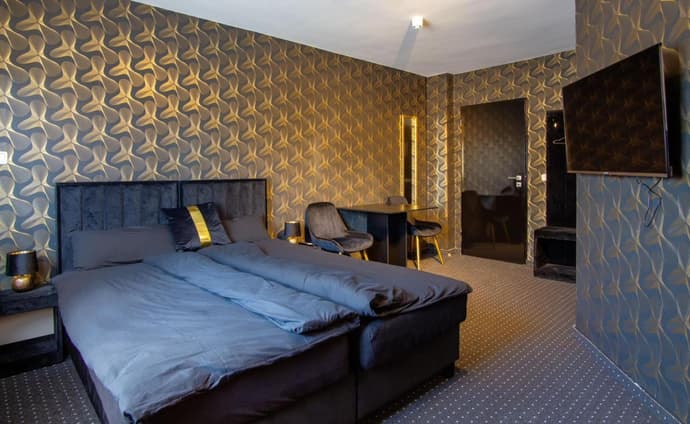 Bed and Breakfast 33, 