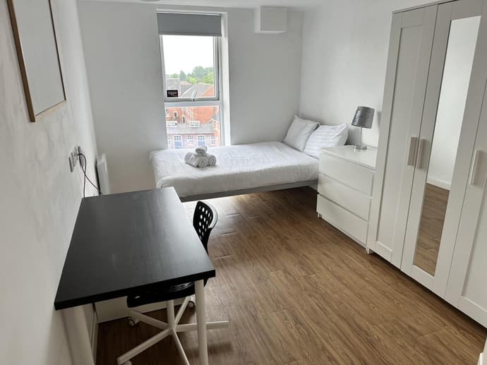 Cosy Budget En-suites, Optional Kitchen, Liverpool, 