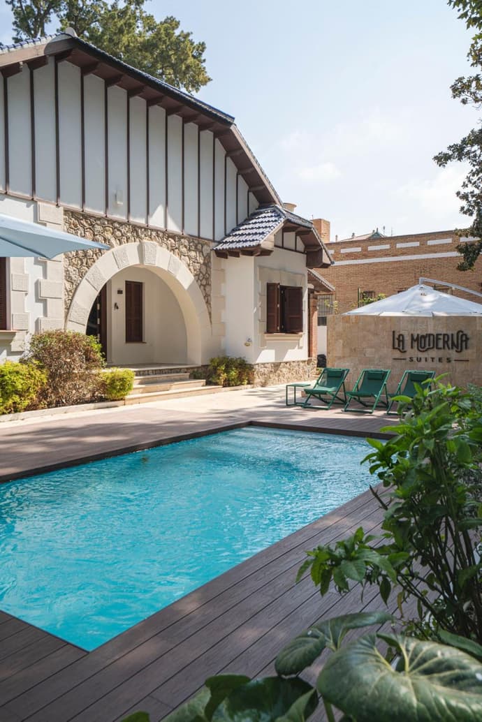 La Moderna Suites, 