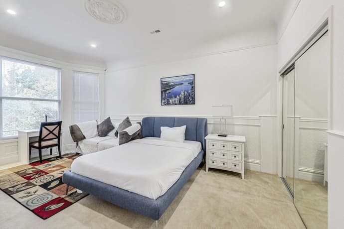 In the Heart of Haight Ashbury 5 Bedroom House, 