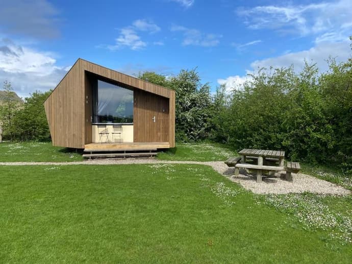 Design huisje vrij in het groen, 