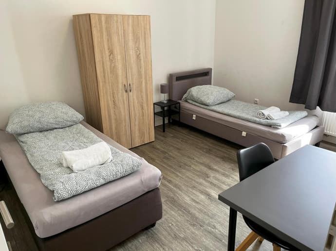 Private Hostel Rooms with Parking in Wesseling, 