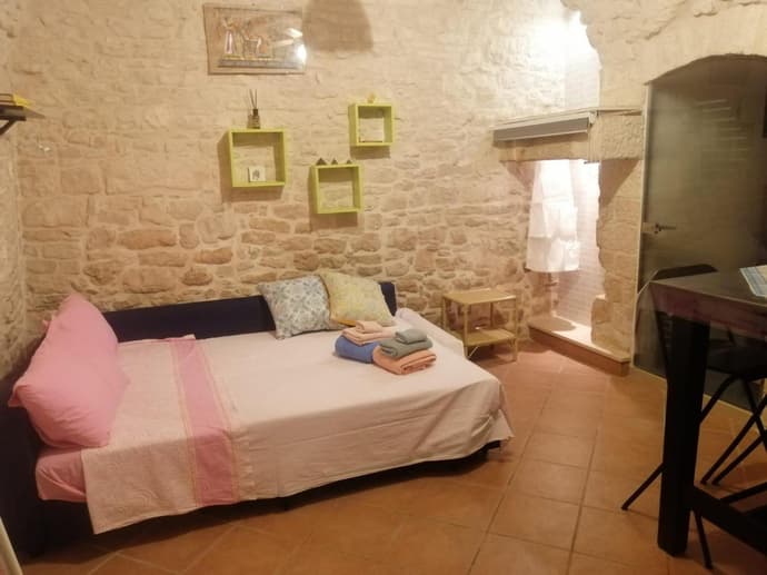 Unique white stone Studio, 