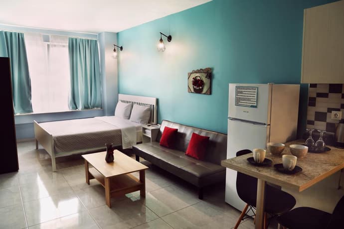 Menta Studios, next to metro station, smart tv, 