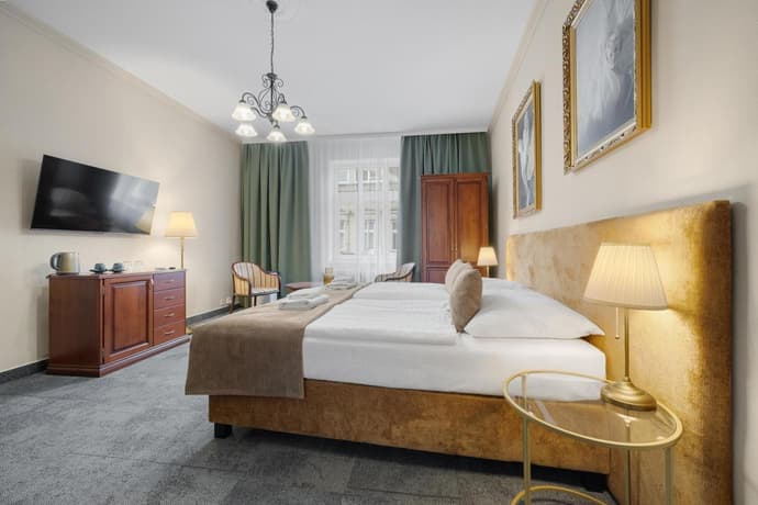 Hotel Reverie - Dependance, Check-in at Metropolitan Star, 