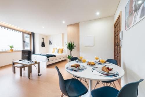 "Guestready  Musichall  Yellow Submarine", 