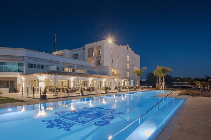 Dona Filipa Hotel, Featured Image
