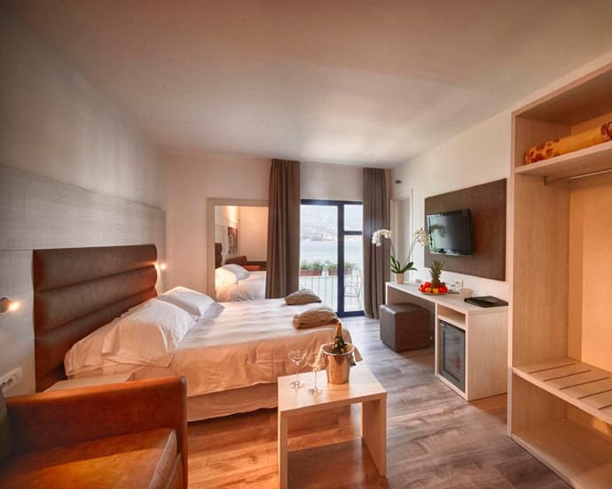 Bella Hotel & Restaurant, 