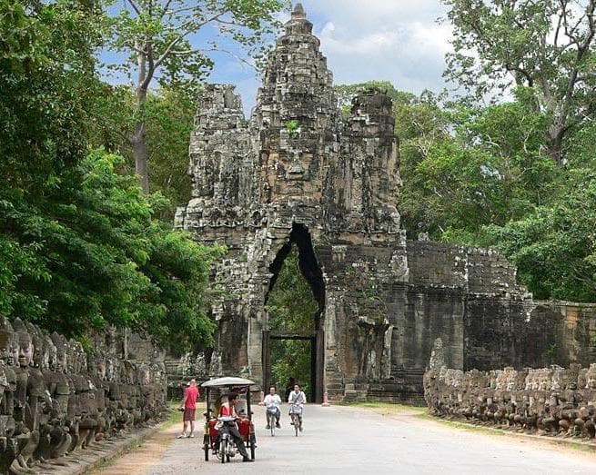 Private roundtrip "Cambodia Classic"