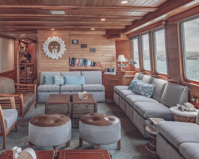 Crucero Coral I y II: Galápagos 5D 4N Latinos 