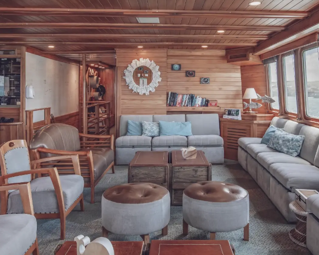 Crucero Coral I y II: Galápagos 4D 3N - Latinos