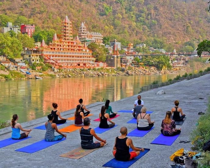 Escape a La India espiritual con yoga y meditación 