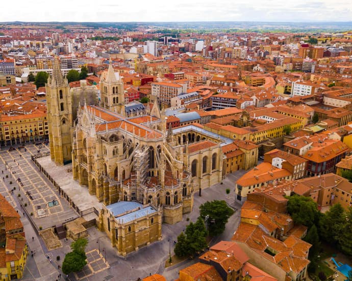 DEL GÓTICO A LAS ESTRELLAS: VIAJE SENSORIAL POR LEÓN, EL BIERZO Y SANABRIA