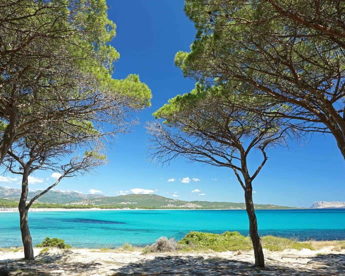 AQUA SARDINIA CON AUTO GRATIS. PACCHETTO VOLO+AUTO+SOGGIORNO 