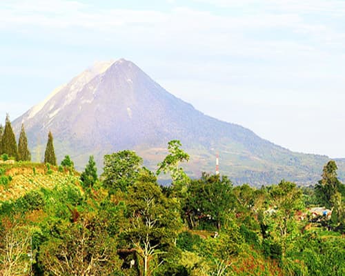 Aventura y Cultura en Sumatra: De Medan al Lago Toba en 5 Días