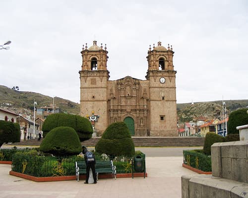 Los Portales del Sol: Ruta Sagrada por el Titicaca y los Misterios Andinos