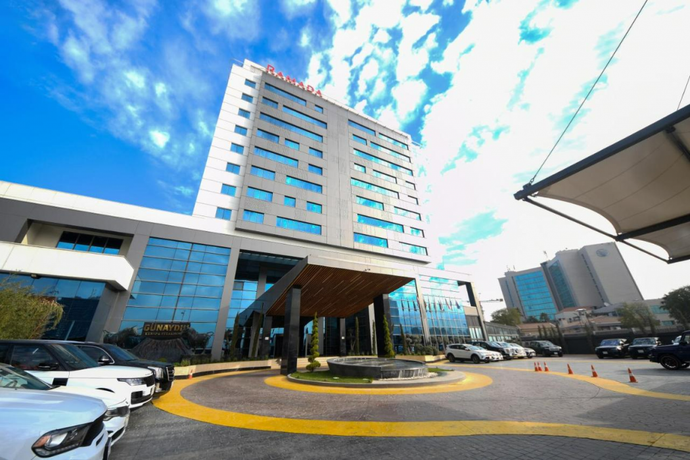 Ramada by Wyndham Erbil Gulan Street, 