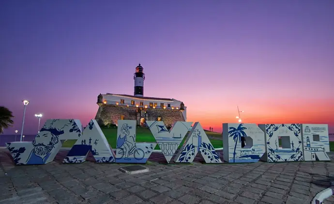 Salvador y Sus Encantos