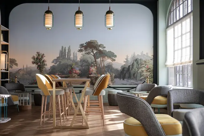 Grand Hotel Bristol, Primary image
