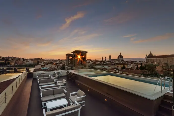 Plaza Hotel Lucchesi, Primary image