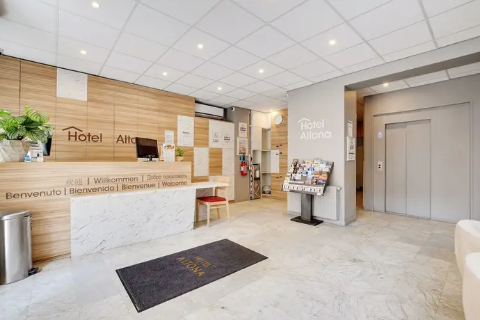 Hotel Altona, Reception