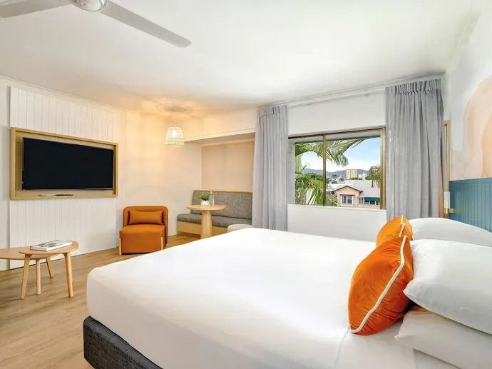 Mercure Cairns, Primary image
