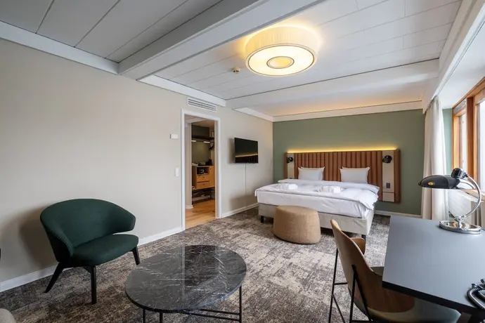 Imperial Hotel, Primary image